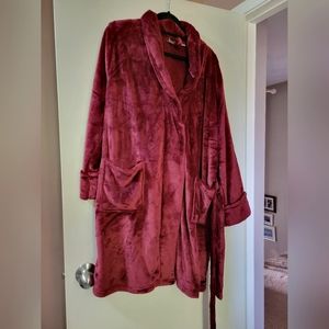 Ardour NWOT burgundy bath robe / house coat one size fits all